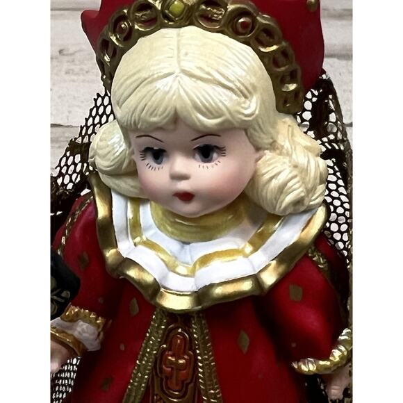 Hallmark 1999 Red Queen Ornament Madame Alexander Series 4 Alice in Wonderland - Picture 2 of 11